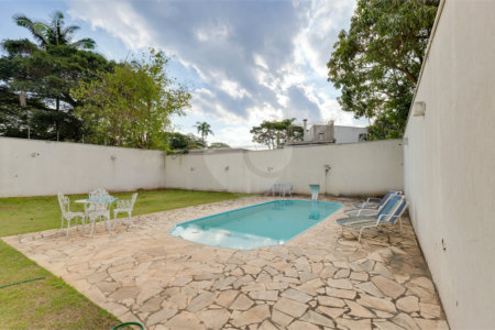 Sobrado à venda com 4 quartos, sendo 2 suítes,  em Granja Julieta, São Paulo, SP