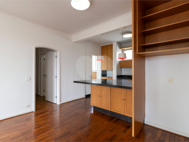 Apartamento à venda com 3 quartos, sendo 1 suíte,  em Vila Sofia, São Paulo, SP