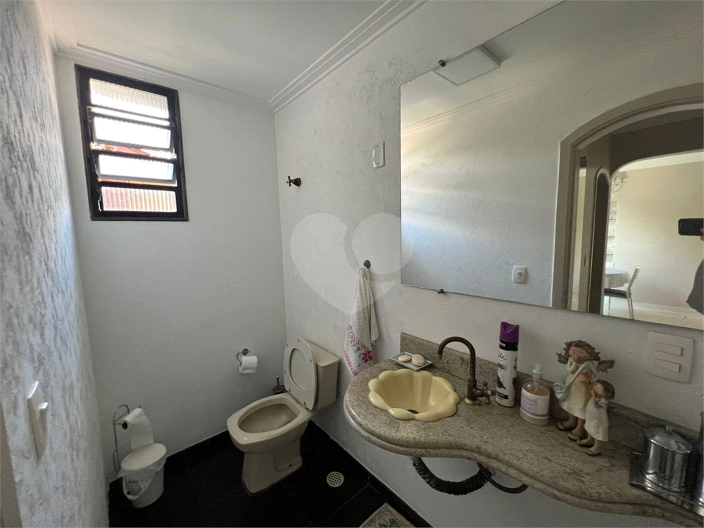 Casa à venda com 6 quartos, sendo 5 suítes, no condomínio Alpes da Cantareira, Mairiporã - SP