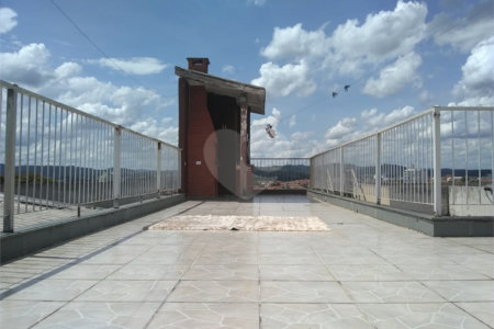 Sobrado à venda com 4 quartos, sendo 1 suíte,  em Jardim Alvinópolis, Atibaia, SP