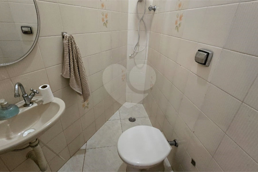 Sobrado à venda com 4 quartos, sendo 1 suíte, em Jardim Regina, São Paulo, SP