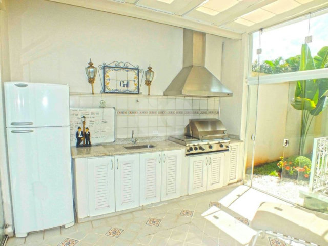 Casa à venda com 5 suítes no condomínio Vilaggio Monte Alegre, São Paulo - SP