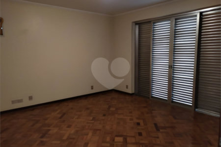 Casa à venda com 4 quartos, sendo 2 suítes, em Jardim das Vertentes, São Paulo, SP