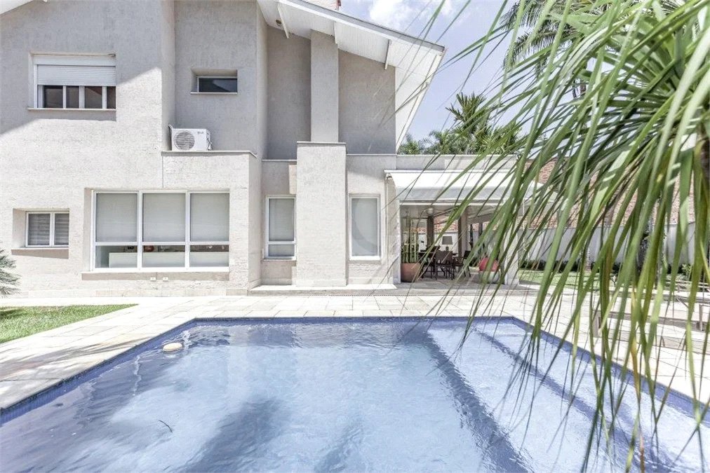 Casa à venda com 5 quartos, sendo 3 suítes, em Jardim Leonor, São Paulo, SP