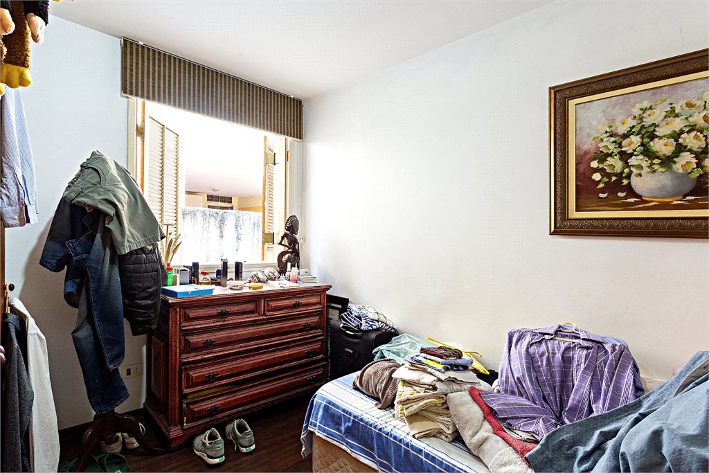Casa à venda com 4 quartos, sendo 2 suítes, em Jardim Prudência, São Paulo, SP