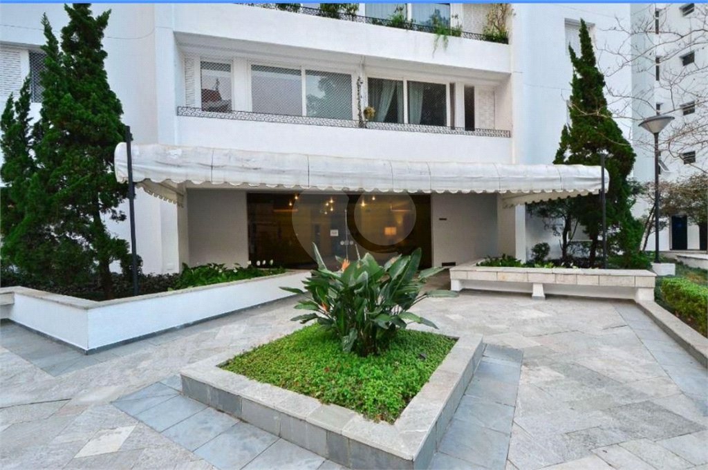 Apartamento à venda com 3 quartos, sendo 1 suíte,  em Indianópolis, São Paulo, SP