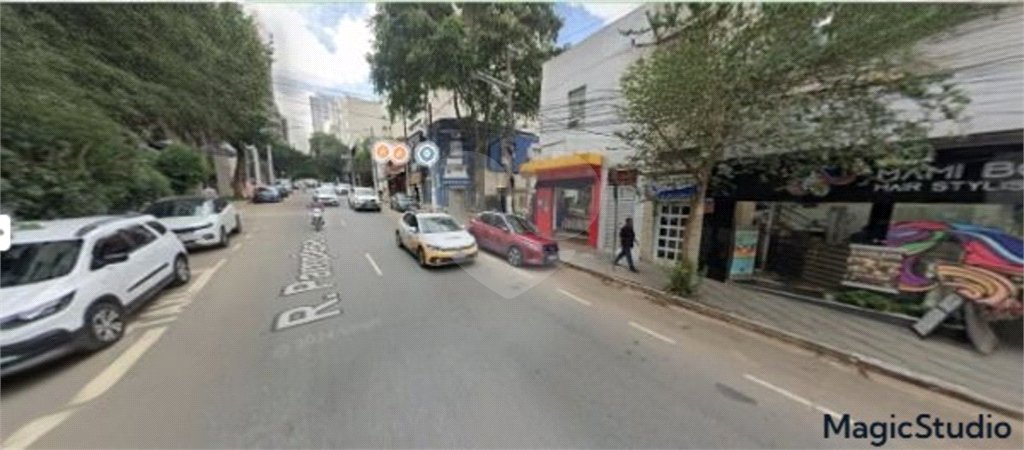 Sobrado comercial com 150m² , 7 salas , 3 banheiros , para locação na Bela Vista.