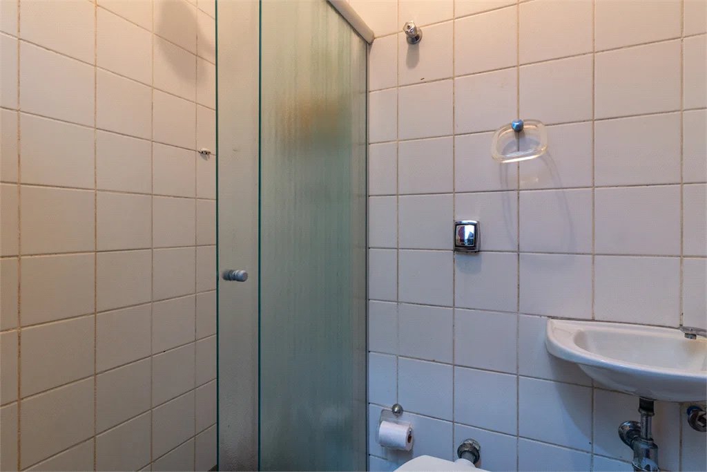 Casa à venda com 4 quartos, sendo 3 suítes,  no condomínio Vila das Flores, São Paulo - SP