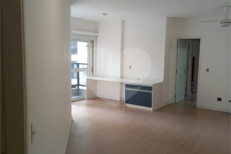 Apartamento à venda com 3 quartos, sendo 1 suíte,  em Vila Olímpia, São Paulo, SP