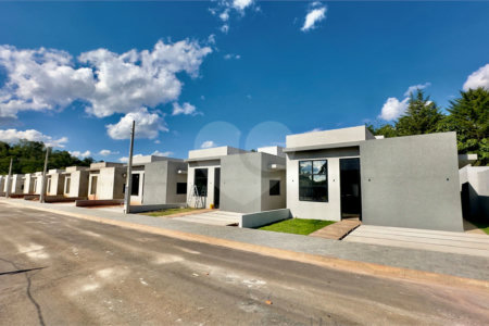 Casa à venda com 3 quartos, sendo 1 suíte, no condomínio Brasil, Atibaia - SP