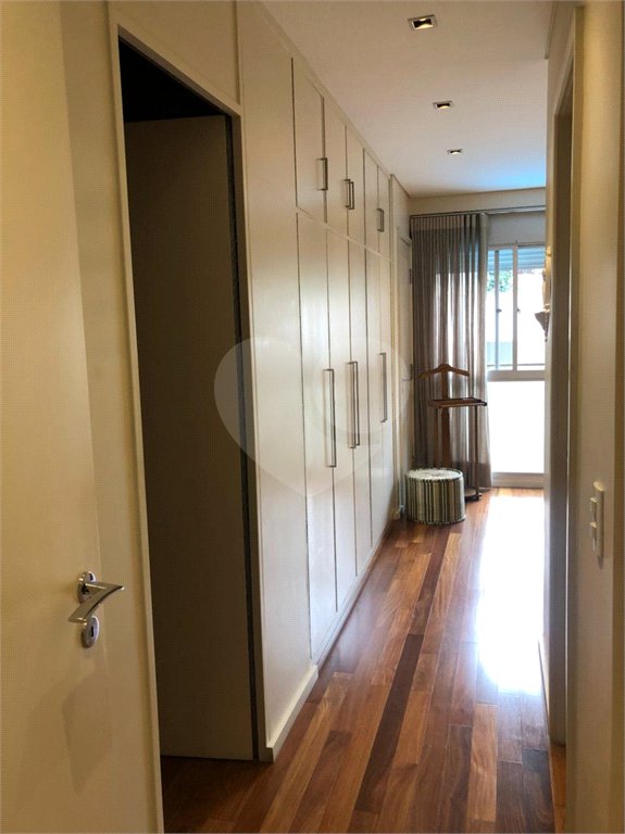 Apartamento à venda com 4 quartos, sendo 3 suítes, em Alto da Boa Vista, São Paulo, SP