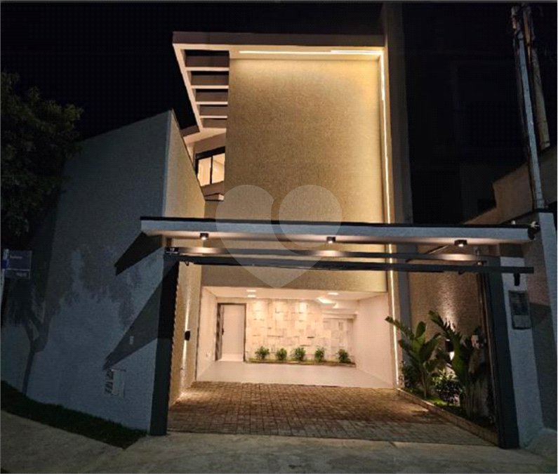 Casa à venda com 4 suítes no condomínio Villas do Jaguari, Santana de Parnaíba - SP