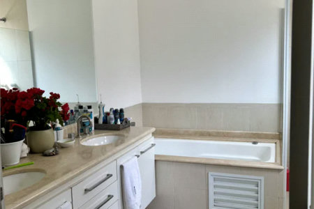 Casa à venda com 4 quartos, sendo 3 suítes,  no condomínio Vila Carmel, São Paulo - SP