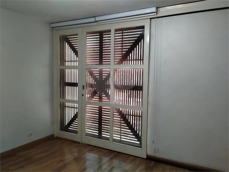 Casa à venda com 3 quartos, sendo 1 suíte,  em Vila Mariana, São Paulo, SP