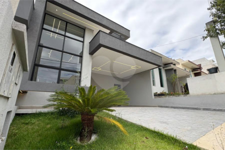 Casa à venda com 3 quartos, sendo 1 suíte, no condomínio Villagio Milano, Sorocaba - SP