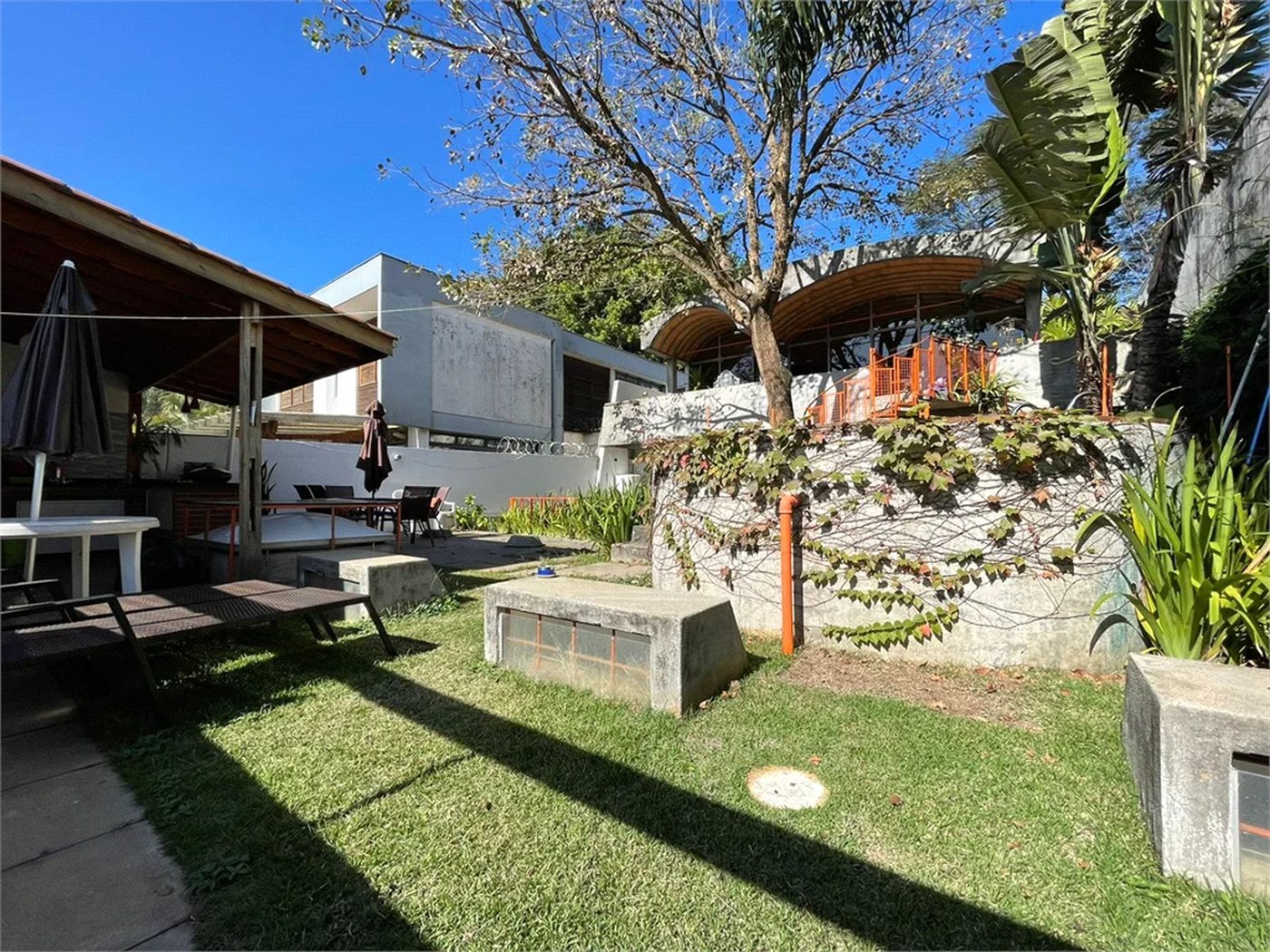 Sobrado à venda com 4 quartos, sendo 3 suítes, em Alto da Lapa, São Paulo, SP