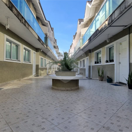 Casa à venda com 3 quartos, sendo 1 suíte, no condomínio Rafaela I, São Paulo - SP