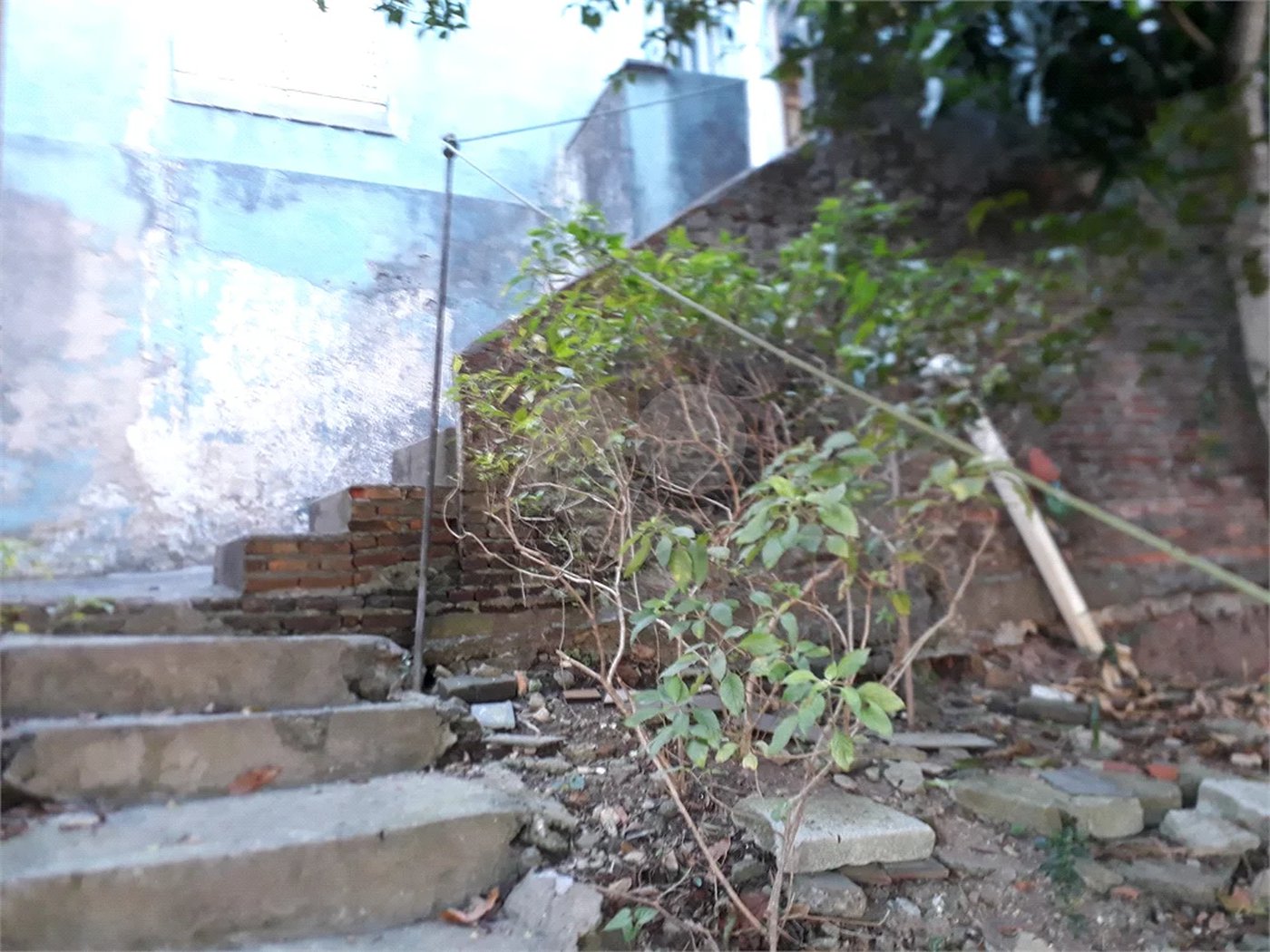 Terreno de 412 m² com 12.50 mts de frente declive.
