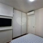 Apartamento totalmente decorado em Moema com 70 m2 , 2 quartos, 2 suítes e 2 vagas, ambientes com ar condicionado.