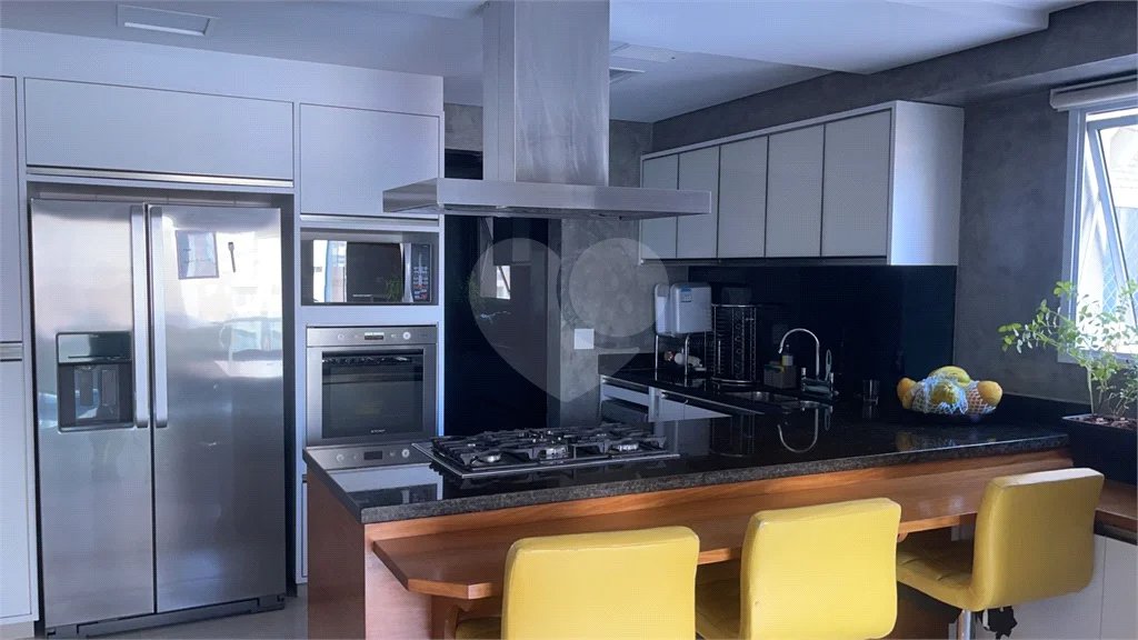 Apartamento na Mooca com 204 m² com vista maravilhosa, sendo 3 suítes e 4vagas.