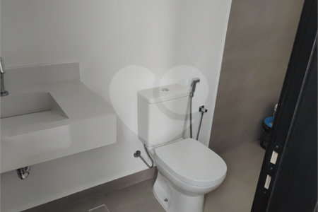 Sobrado em condomínio na cidade de Atibaia com vista espetacular, privacidade e conforto, avalia permuta, aceita financiamento