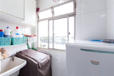 Apartamento na Mooca de 2 dormitórios, sala cozinha e banheiro, com portaria, academia e portaria.
