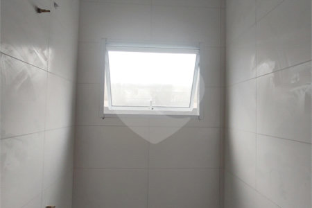Casa térrea em Atibaia com 3 suítes, sala 2 ambientes, 2 vagas garagem, excelente localização, pronta para morar