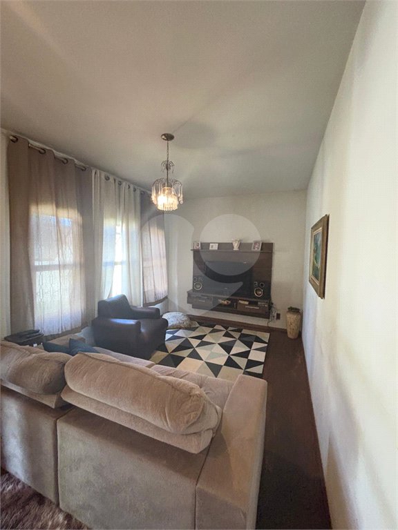 Casa à venda com 3 quartos, sendo 1 suíte, em Parque Laranjeiras, Araraquara, SP