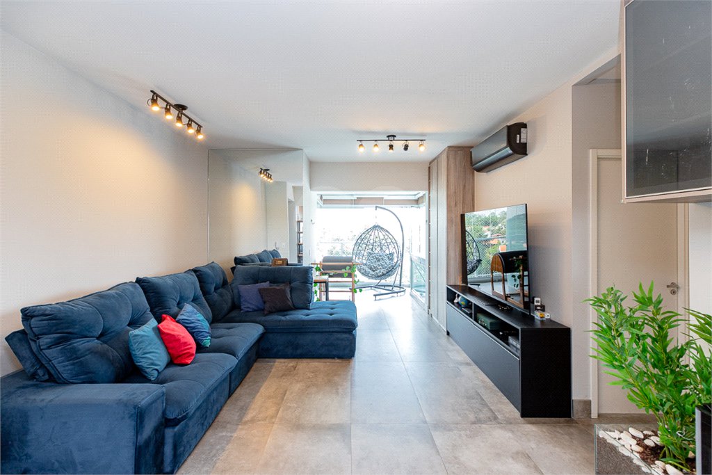 Apartamento à venda com 3 quartos, sendo 1 suíte,  em Chácara Flora, São Paulo, SP