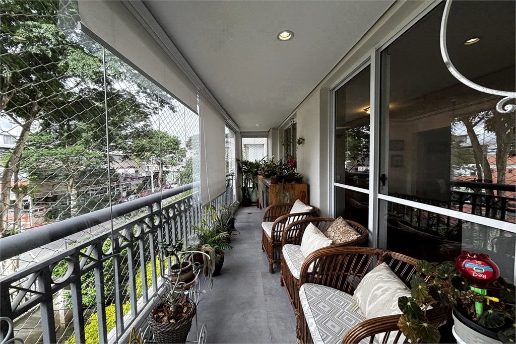 Apartamento para alugar com 3 suítes em Vila Romana, São Paulo, SP