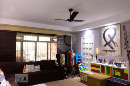 Casa à venda com 3 quartos, sendo 1 suíte, em Vila Universitária, São Paulo, SP