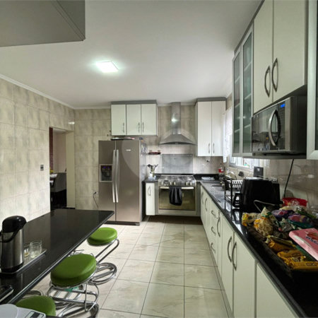 Casa à venda com 3 quartos, sendo 1 suíte,  em Vila Nivi, São Paulo, SP