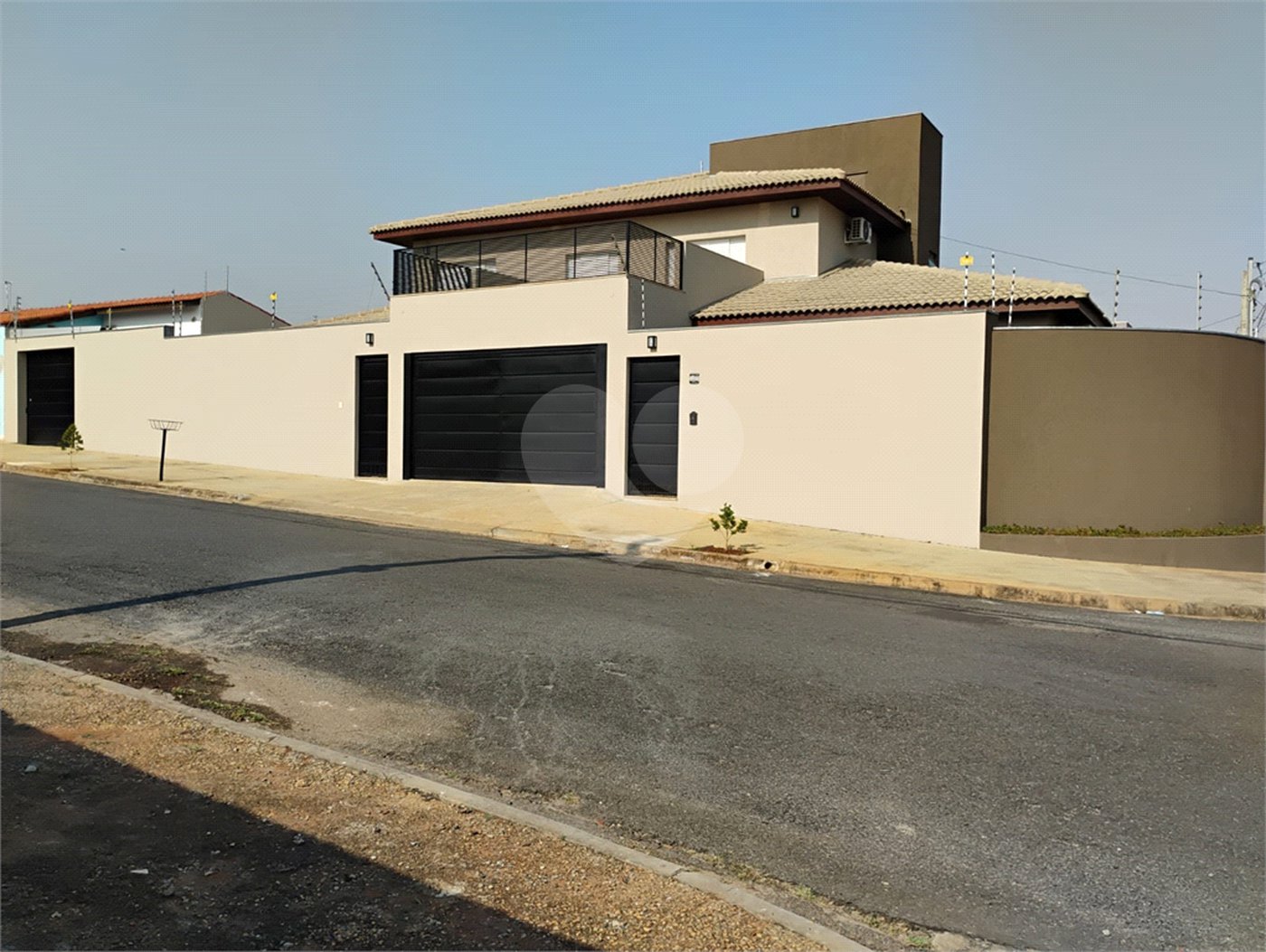 Sobrado à venda com 4 quartos, sendo 3 suítes,  em Jardim Marabá, Itapetininga, SP