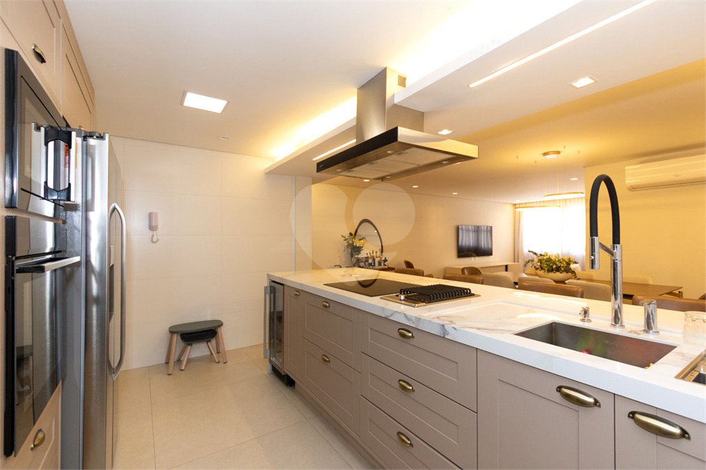 Apartamento à venda com 3 quartos, sendo 1 suíte,  em Vila Uberabinha, São Paulo, SP