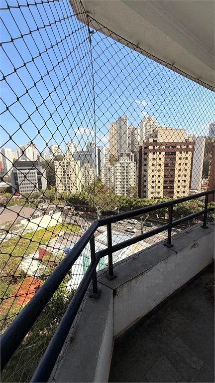 Apartamento à venda com 3 quartos, sendo 1 suíte, em Vila Andrade, São Paulo, SP