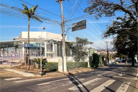 Lindo Salão Comercial para locação com 924m2 no Centro de Atibaia