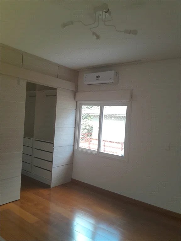 Casa à venda ou para alugar com 4 suítes em Chácaras São Carlos, Cotia, SP