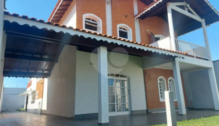 Sobrado à venda ou para alugar com 4 suítes em Balneário Arpoador, Peruíbe, SP