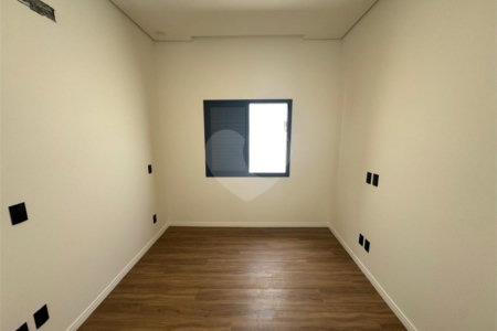Linda casa a venda no condomínio Villeneuve