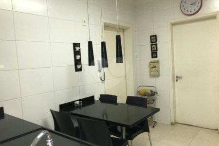 Casa à venda com 4 quartos, sendo 2 suítes, no condomínio Sunríse, São Paulo - SP