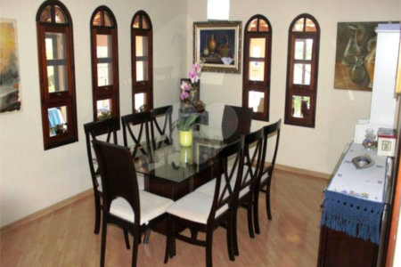 Casa à venda com 4 quartos, sendo 2 suítes, no condomínio Vinhas da Vista Alegre - Lado Sede, Vinhedo - SP