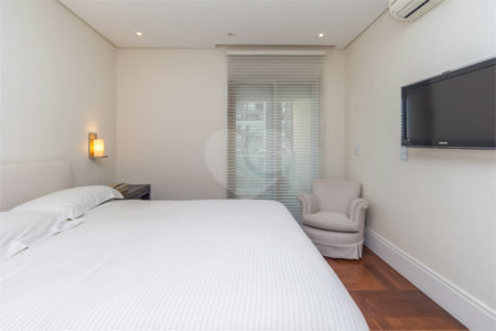 Apartamento à venda com 4 suítes em Campo Belo, São Paulo, SP