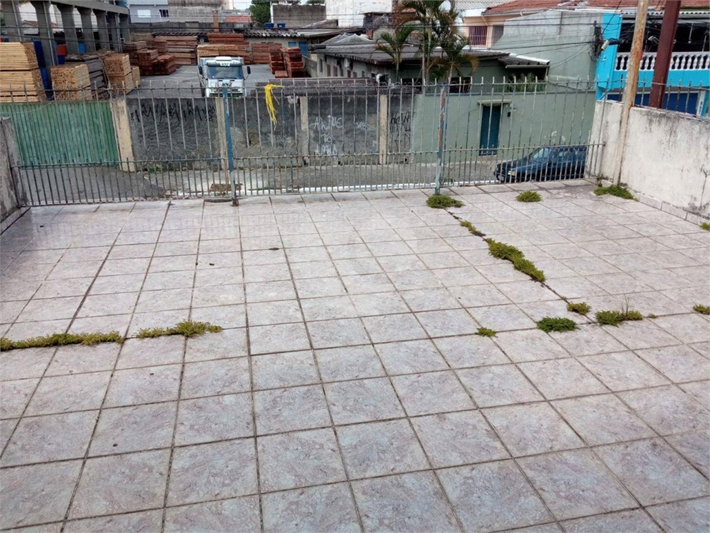 Exccelente imóvel totalmente reformado com 03 Dormts, 01 Suíte e 02 vagas.