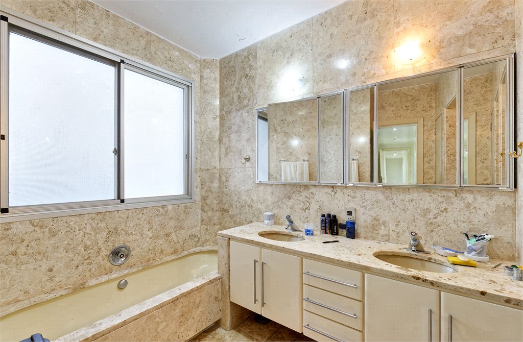 Apartamento à venda com 4 suítes em Jardim Marajoara, São Paulo, SP