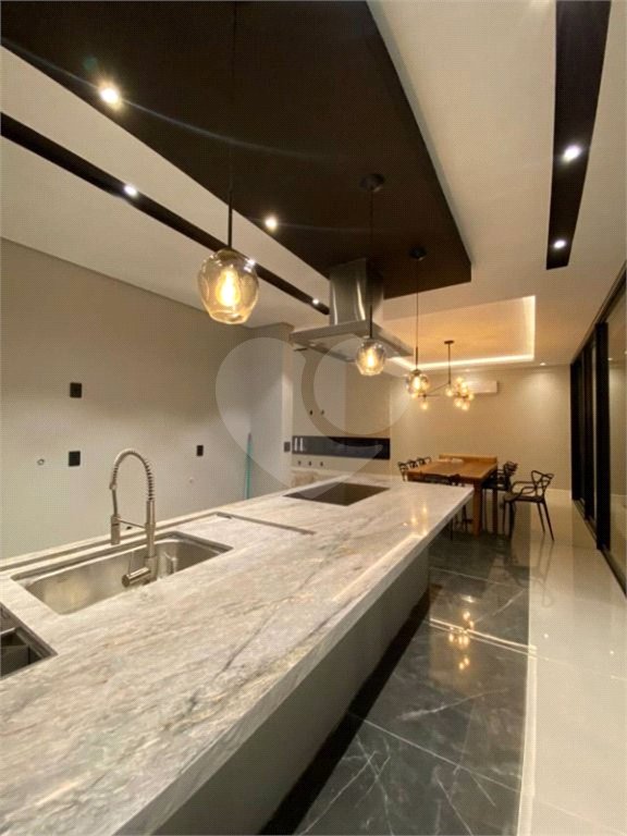 Casa à venda com 4 quartos, sendo 2 suítes, no condomínio Alphaville Nova Esplanada 1, Votorantim - SP