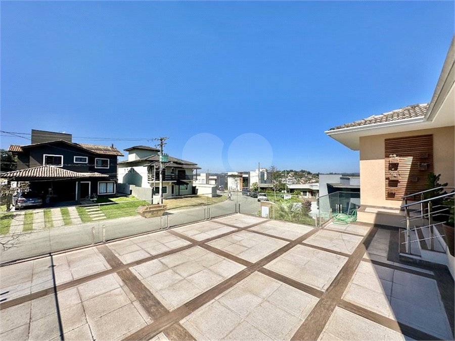 Casa à venda com 3 suítes no condomínio Golf Village, Carapicuíba - SP