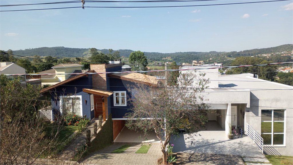 Casa à venda com 3 suítes no condomínio Picollo, Louveira - SP
