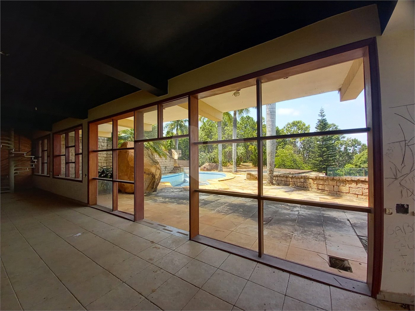 Casa à venda com 14 quartos, sendo 10 suítes, no condomínio Rua do Observatorio 2270, Vinhedo - SP