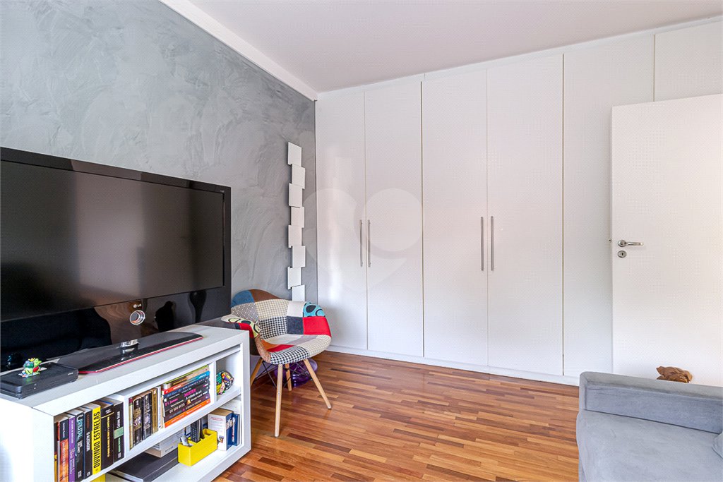 Casa à venda com 3 quartos, sendo 1 suíte, em Alto da Boa Vista, São Paulo, SP