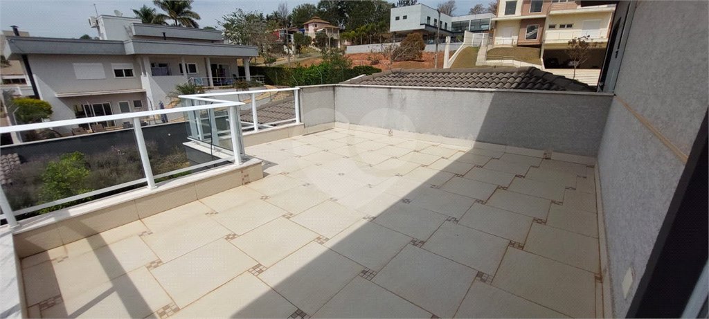 Casa à venda com 3 suítes no condomínio Figueira Garden, Atibaia - SP